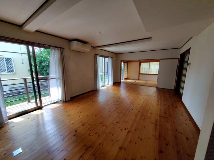 藤光1丁目戸建ての居間・リビング|こちらの居間で趣味の時間をお楽しみください