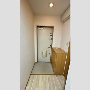 メゾネット５富士塚の玄関