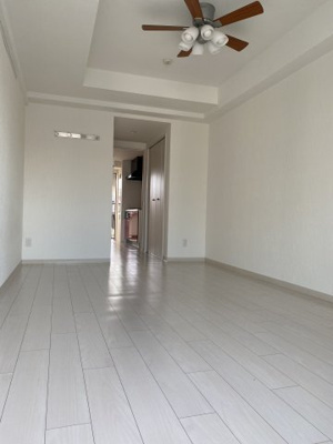 【内装】 | ヨコハマベイハルカス | 白を基調とした内装