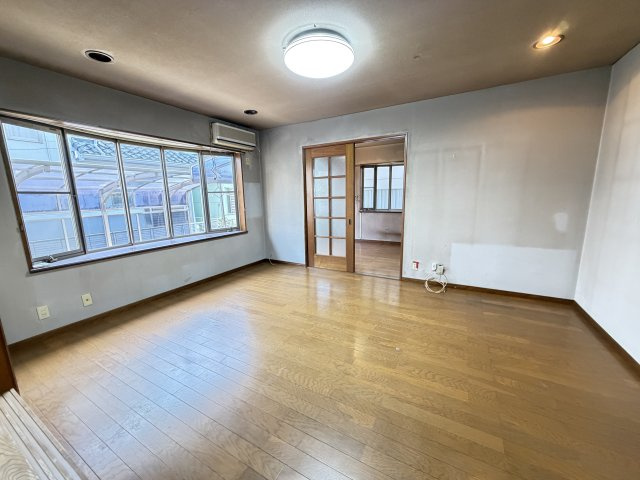 箱田町中古住宅の居間・リビング|■和室と続き間のリビング
