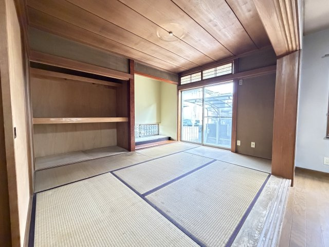 箱田町中古住宅の和室|■リビングと続き間の和室