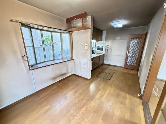箱田町中古住宅のダイニング|■南西角の明るいダイニング