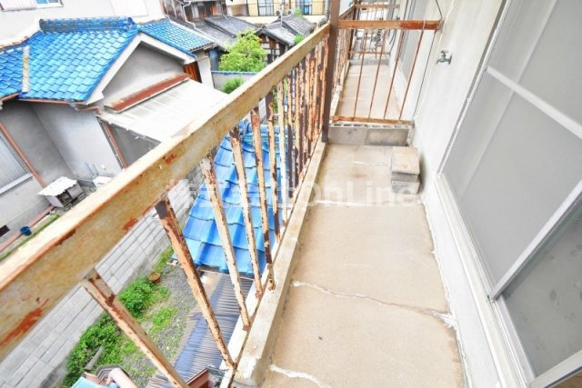 若江本町貸家のバルコニー