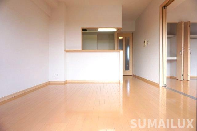 菊池郡菊陽町大字津久礼の賃貸マンションの居間・リビング