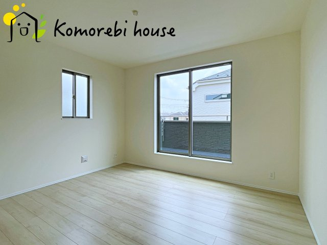 さいたま市西区三橋　第2期　新築一戸建て　ハートフルタウン　Aの寝室|広くて明るい寝室
