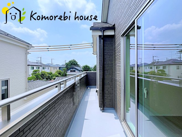 さいたま市西区三橋　第2期　新築一戸建て　ハートフルタウン　Aのバルコニー|広々としたバルコニーです