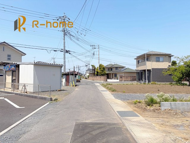 那珂市杉第3　新築戸建て　4号棟の前面道路含む現地写真|周辺環境も併せて案内致します♪
閑静な住宅地で笑顔あふれる新生活！
ぜひ現地へお越しください♪