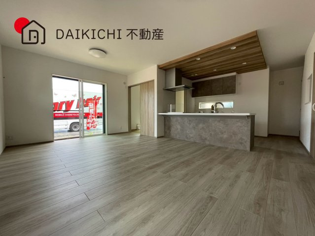 【居間・リビング】 | 桶川市坂田西2丁目　タマタウン　新築戸建　全3棟　1号棟