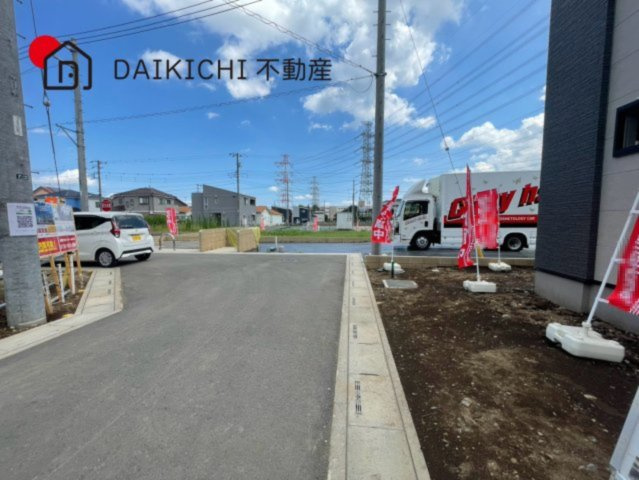 【前面道路含む現地写真】 | 桶川市坂田西2丁目　タマタウン　新築戸建　全3棟　1号棟