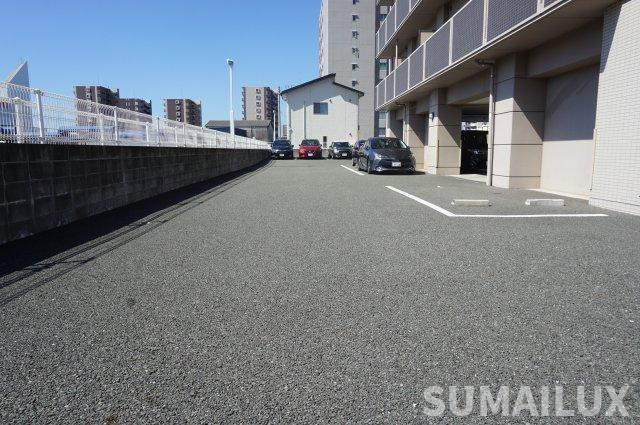 菊池郡菊陽町大字津久礼の賃貸マンションの駐車場