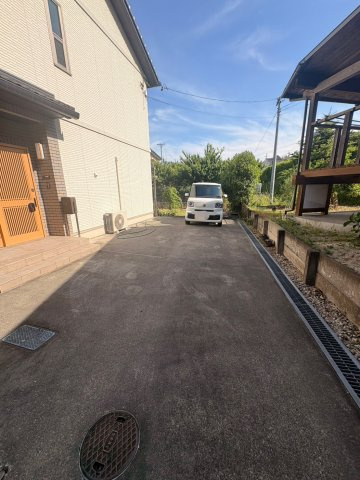 小坂本町戸建賃貸の駐車場
