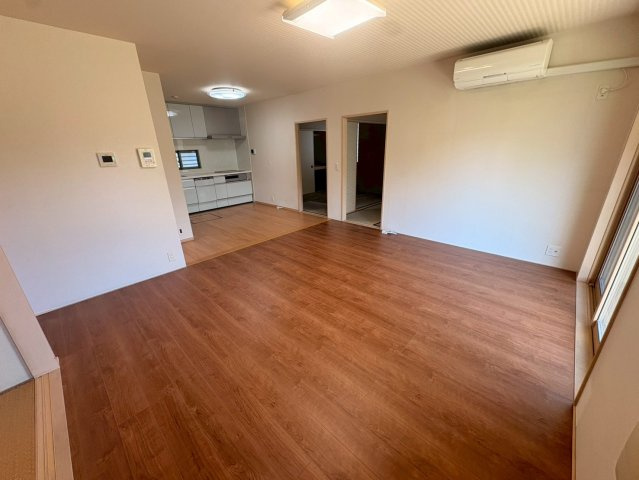 小坂本町戸建賃貸の居間・リビング
