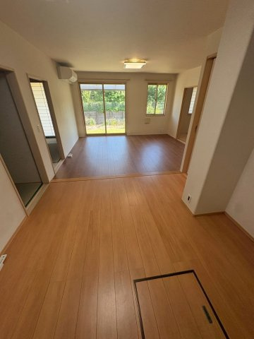 小坂本町戸建賃貸の居間・リビング