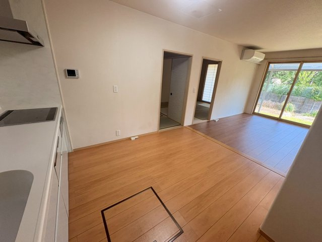 小坂本町戸建賃貸の居間・リビング