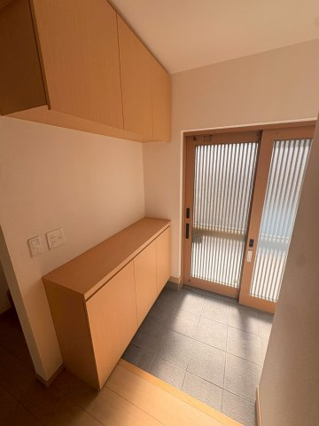 小坂本町戸建賃貸の玄関