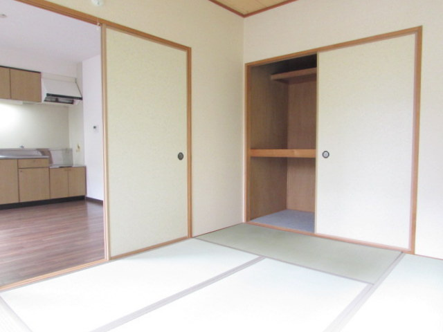 メゾンちぐさの和室