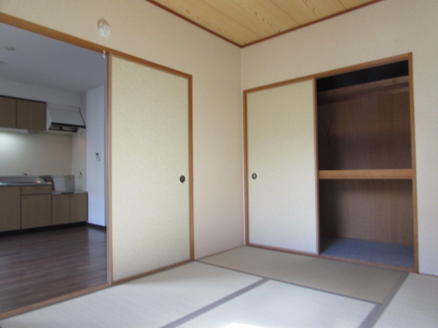 メゾンちぐさの和室