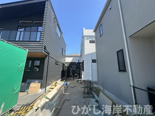 藤沢市辻堂6丁目 　新築戸建　全4棟の前面道路含む現地写真|5月16日撮影　建築中　現地外観
