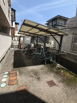 ウィンザーK&Y六軒屋の駐車場