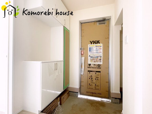 さいたま市西区三橋　第2期　新築一戸建て　ハートフルタウン　Cの玄関|収納もある玄関です
