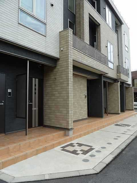 シャンゼリゼ　Ａ　　 刈谷市近郊の賃貸はクラスホームのエントランス