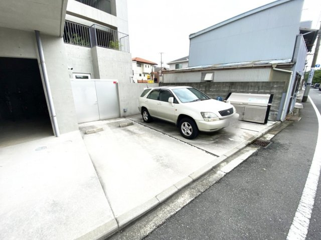 F-TERRACEの駐車場