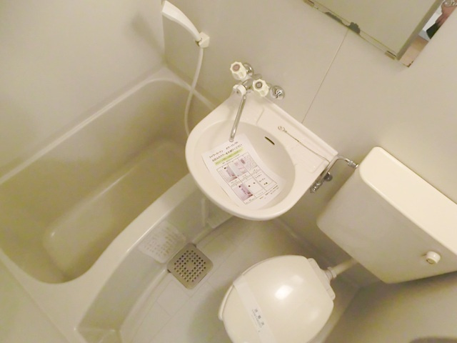 コーポザルツブルグの浴室|３点ユニットのお部屋です