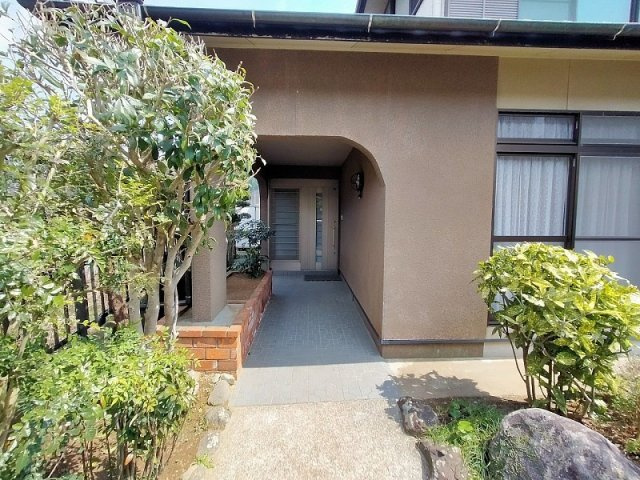 皆瀬町戸建てのエントランス