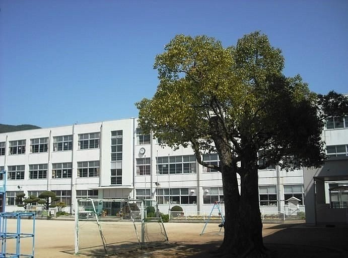皆瀬町戸建ての周辺|皆瀬小学校