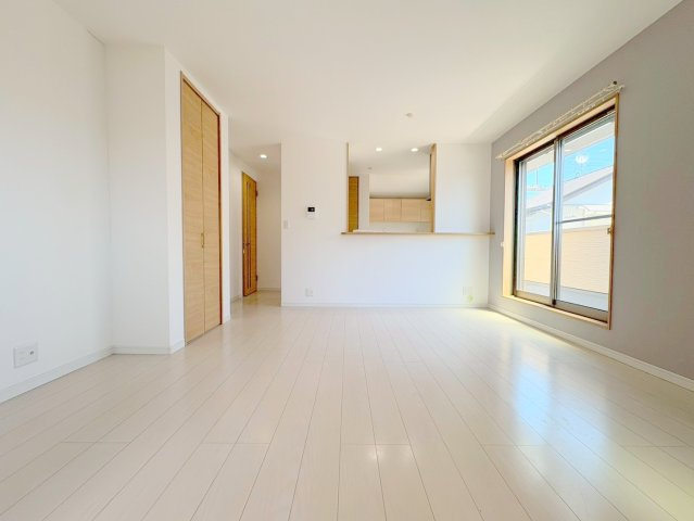 same skyの居間・リビング|こちらの居間で趣味の時間をお楽しみください