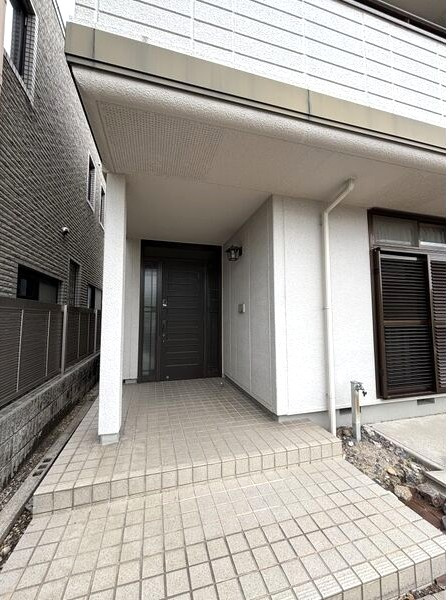 植田本町貸家のエントランス