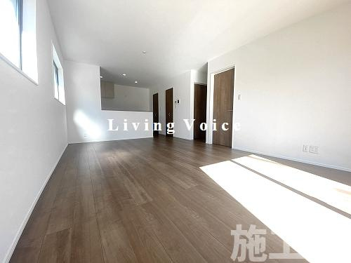 【仲介手数料０円】藤沢市花の木　新築一戸建ての居間・リビング|藤沢市花の木　新築一戸建て