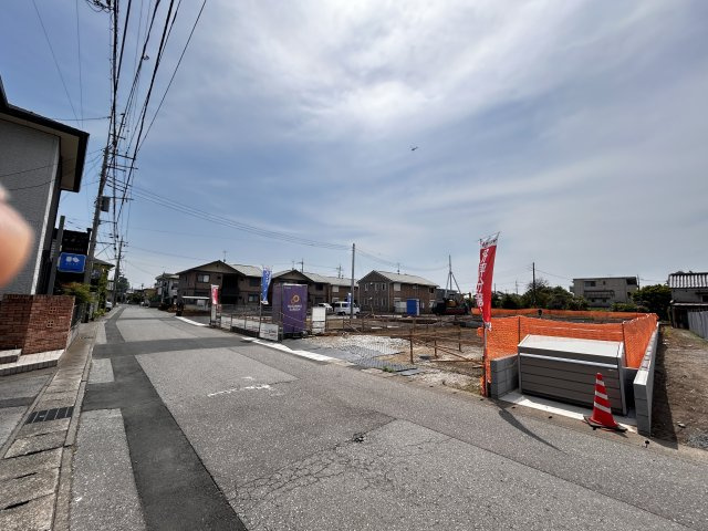 【ブルーミングガーデン】　宇都宮市江曽島町　全6邸の前面道路含む現地写真|〇分譲地〇
資料には掲載しきれない情報が現地にあります。物件のご案内は現地担当会社のハンディホームにお任せください！どこよりも熟知した弊社がご案内いたします。
まずはお気軽にお問合わせ下さいませ！
