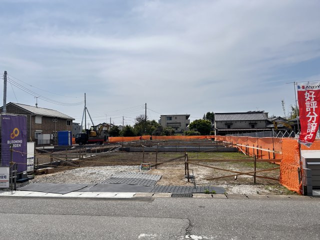 【ブルーミングガーデン】　宇都宮市江曽島町　全6邸の外観|〇5号棟【3（4）LDK+ロフト+カースペース３台】
生活動線がシンプルで暮らしやすい人気の平屋住宅♪バリアフリーで、どの世代にとっても家族の気配を感じやすい住環境が叶います♪
※2026年5月撮影