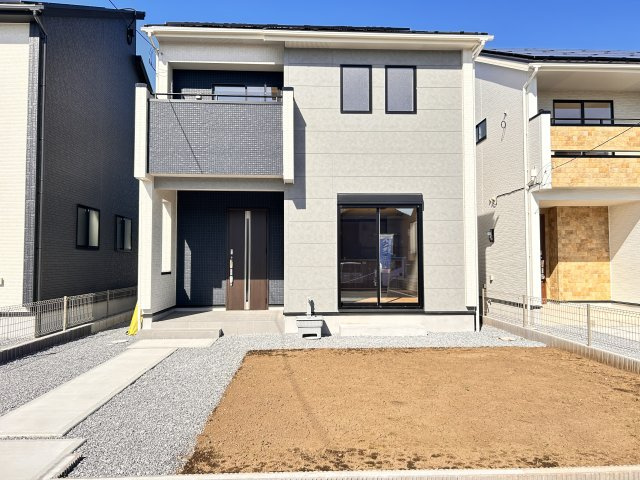 【ブルーミングガーデン】　宇都宮市江曽島町　全6邸の外観|〇3号棟【3（4）LDK+パントリー+カースペース３台】
キッチン裏に直結する４帖の大型パントリーとリビングの吹抜が織りなす快適空間！
家族がつながるリビングイン階段♪子育て世代に嬉しい設計です。