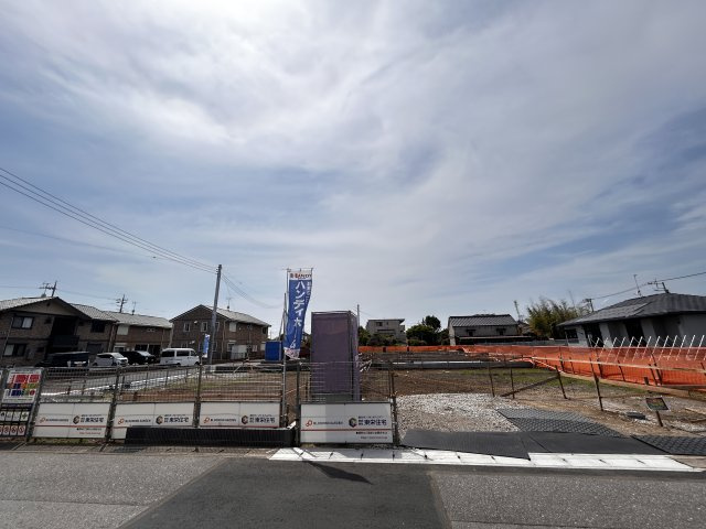 【ブルーミングガーデン】　宇都宮市江曽島町　全6邸の前面道路含む現地写真|〇分譲地〇
東武宇都宮線「江曽島」お車７分（2.4ｋｍ）♪横川西小学校徒歩11分、陽南中学校徒歩７分、スーパーオータニ徒歩１０分♪アピタ宇都宮店徒歩14分♪
今からチェックがおススメです。
