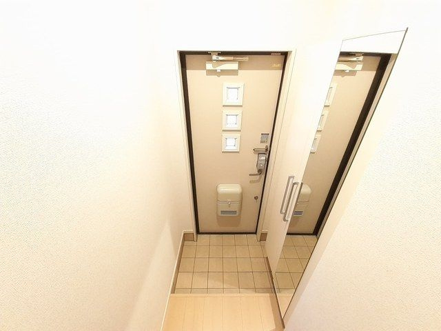 ロイヤルコート．花ノ木の玄関
