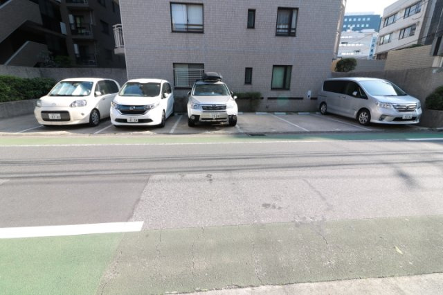 【駐車場】