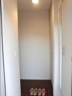 【玄関】 | 堀之内戸建F棟 | 収納もある玄関です