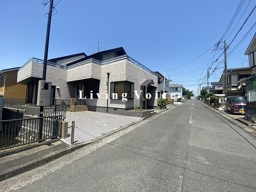 【仲介手数料０円】平塚市ふじみ野2丁目　中古一戸建ての前面道路含む現地写真|平塚市ふじみ野2丁目　中古一戸建て