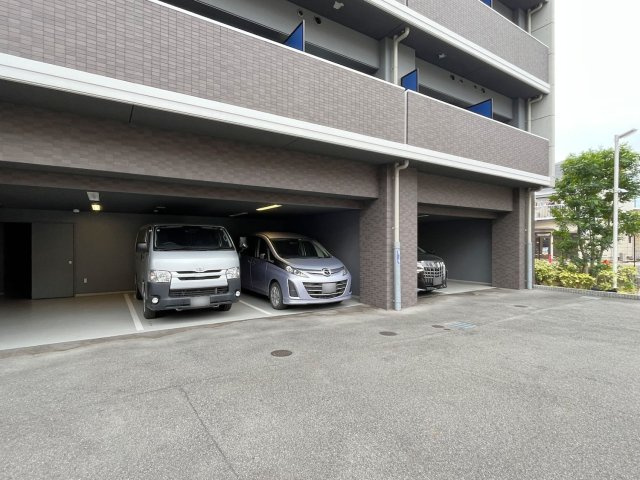 Ｍ－ＲＥＳＩＤＥＮＣＥ新大阪Ｇａｒｄｅｎの駐車場