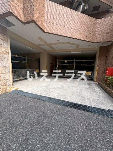 プレサンス神戸駅前グランツの駐車場