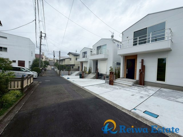 新築戸建　藤沢市辻堂東海岸1丁目の前面道路含む現地写真|小学校まで約34ｍとお子様の通学も安心です！！