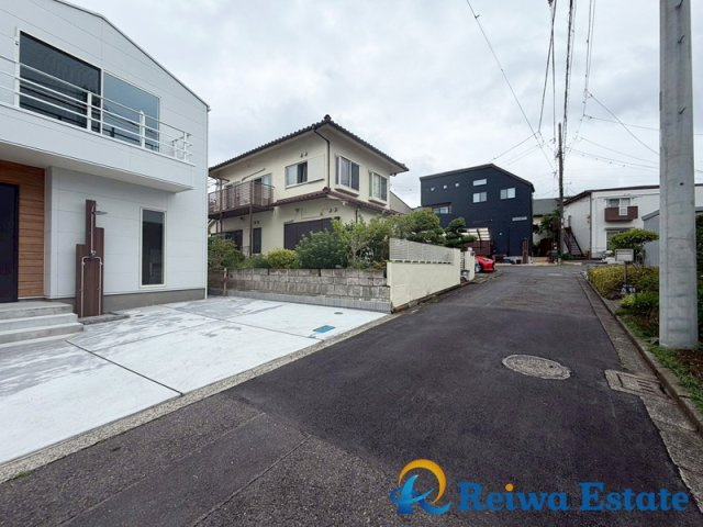 新築戸建　藤沢市辻堂東海岸1丁目の前面道路含む現地写真|【ローソン 辻堂東海岸店】約350ｍ、【クリエイトSD辻堂東海岸】約240ｍ