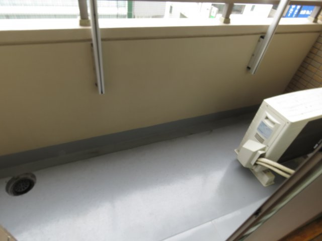 伊勢原七番館のバルコニー|反転タイプ
