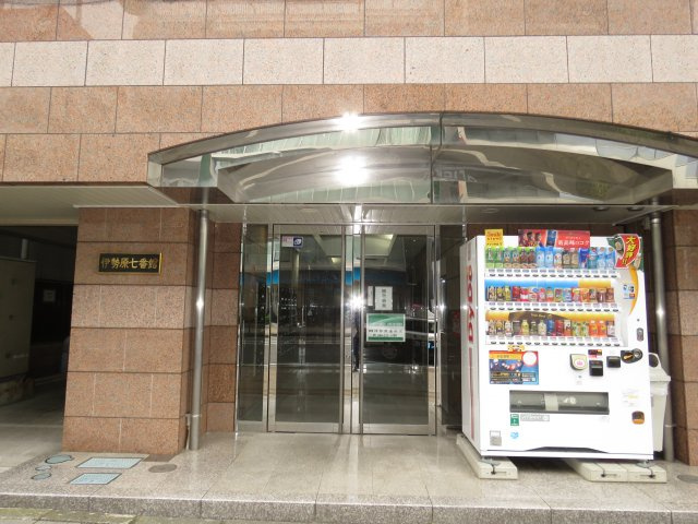 伊勢原七番館のエントランス