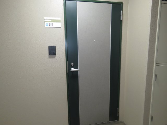 伊勢原七番館の玄関
