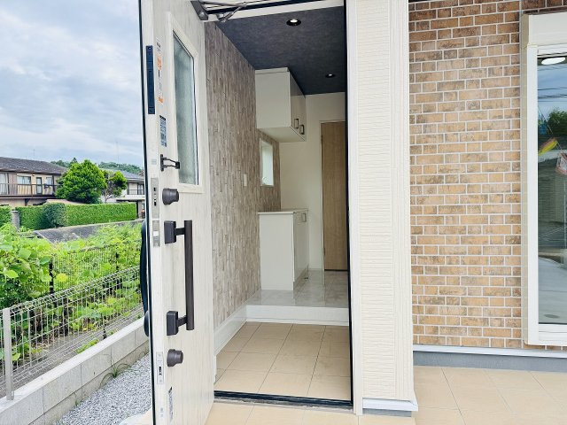 八王子市　川口町　新築一戸建て　７期の玄関|～玄関は安心のWロックキーを採用～
