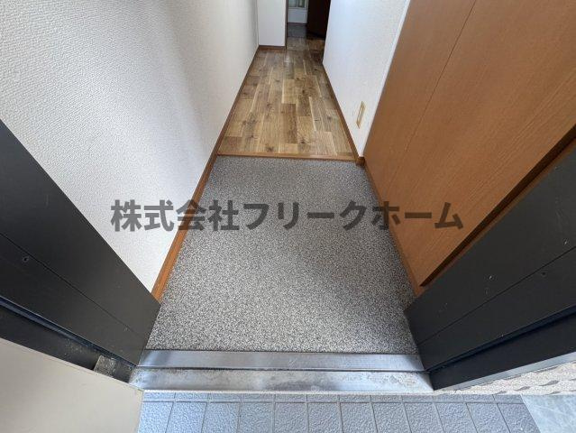三鷹市井の頭１丁目のアパートの玄関