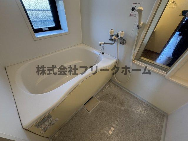 三鷹市井の頭１丁目のアパートの浴室